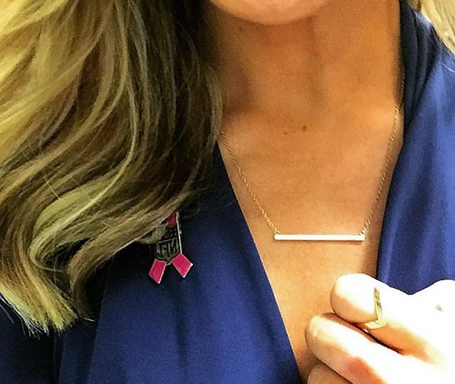 #WCW  Colleen Wolfe wearing our Bar Necklace and Zigzag Ring #womancrushwednesday #espn #nfl #nflnow #alexisjewelry #finejewelry #gold #diamonds #breastcancerawareness #wednesday #humpday