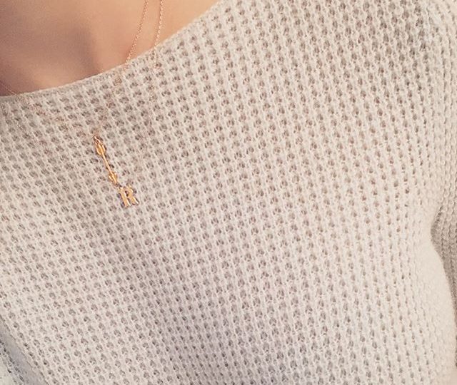 "You'd put an arrow through my heart … round and round"  #alexisjewelry #ratt #roundandround #arrow #initial #gold #necklace #finejewelry #losangeles #la #westhollywood #madeinla #humpday #sweaterweather