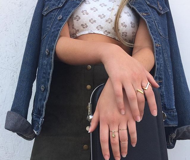 Tuesday muse @brookeditullio #alexisjewelry #finejewelry #jewelry #madeinla #losangeles #rings #gold #stackables #style #ootd #tuesdaymuse